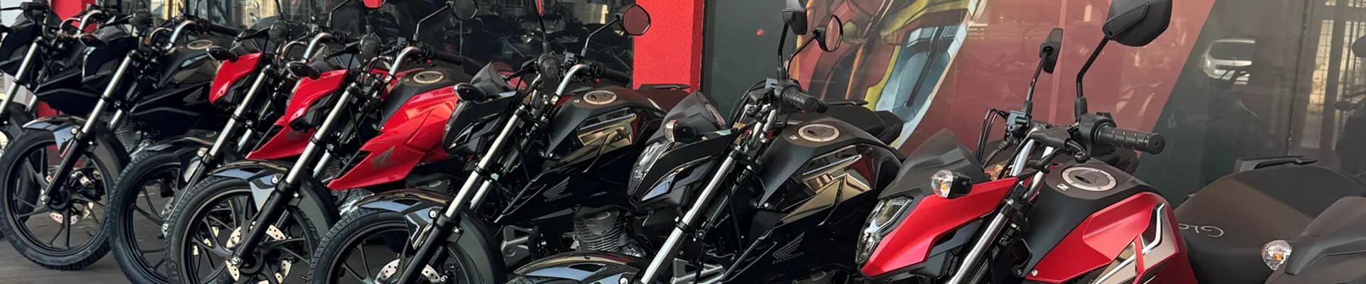 Motos no pátio da Moto G